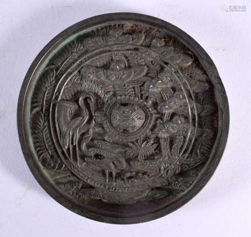 AN 18TH CENTURY JAPANESE EDO PERIOD HAND MIRROR depicting bi...