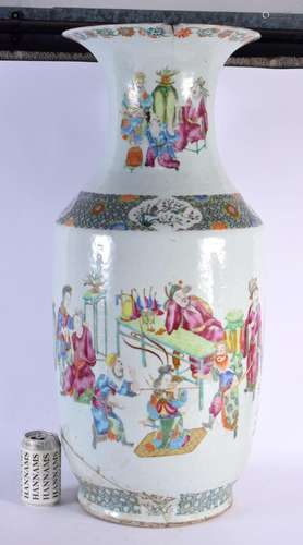 A LARGE 19TH CENTURY CHINESE CANTON FAMILLE ROSE PORCELAIN V...