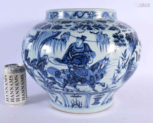 A CHINESE BLUE AND WHITE PORCELAIN GUAN JAR 20th Century. 30...