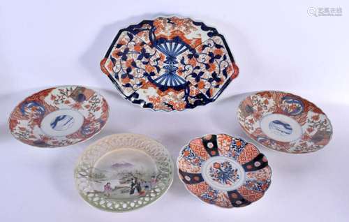 A 19TH CENTURY JAPANESE MEIJI PERIOD IMARI PORCELAIN DISH to...