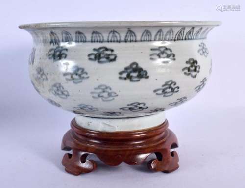 AN EARLY 20TH CENTURY CHINESE BLUE AND WHITE POTTERY CENSER ...