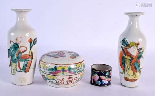 A LATE 19TH CENTURY CHINESE FAMILLE ROSE PORCELAIN BOX AND C...