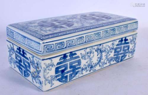 A LATE 19TH CENTURY CHINESE BLUE AND WHITE PORCELAIN BOX AND...