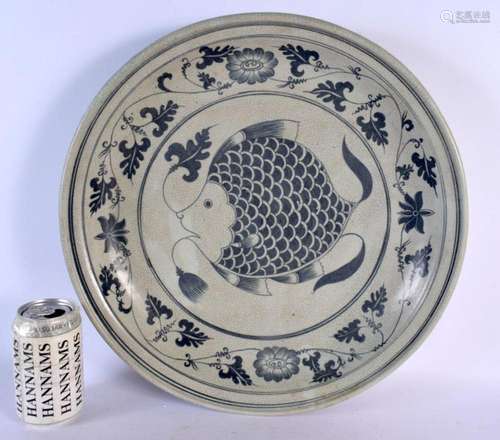 A LARGE SOUTH EAST ASIAN BLUE AND WHITE CRACKLE GLAZED DISH ...