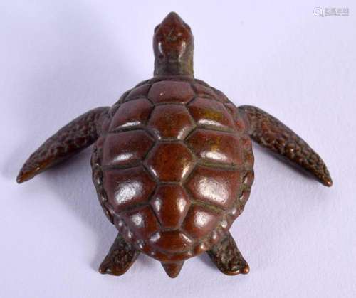 A JAPANESE BRONZE TORTOISE. 6 cm x 5 cm.