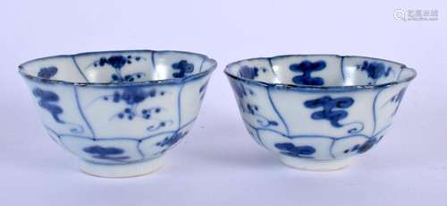 A PAIR OF EARLY 20TH CENTURY CHINESE BLUE AND WHITE BARBED T...