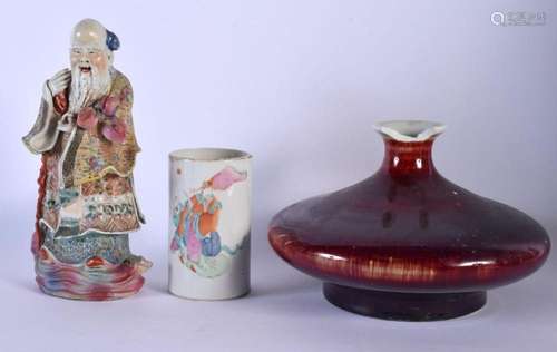 AN EARLY 20TH CENTURY CHINESE FAMILLE ROSE CYLINDRICAL BRUSH...