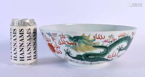 A LARGE 19TH CENTURY FAMILLE VERTE PORCELAIN DRAGON BOWL bea...