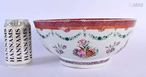 A LARGE 18TH CENTURY CHINESE EXPORT FAMILLE ROSE PORCELAIN B...