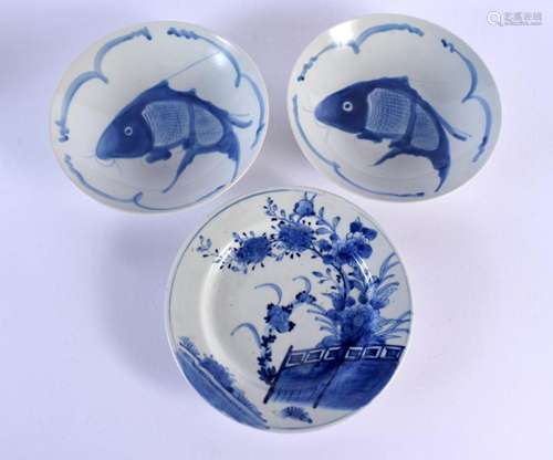 A PAIR OF EARLY 20TH CENTURY CHINESE BLUE AND WHITE PORCELAI...