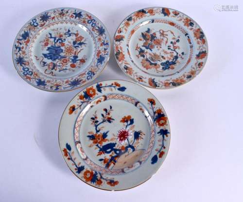 THREE 17TH/18TH CENTURY CHINESE EXPORT IMARI PLATES Kangxi/Y...