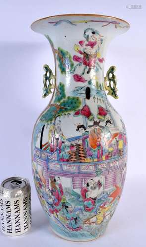 A LARGE LATE 19TH/20TH CENTURY CHINESE TWIN HANDLED FAMILLE ...