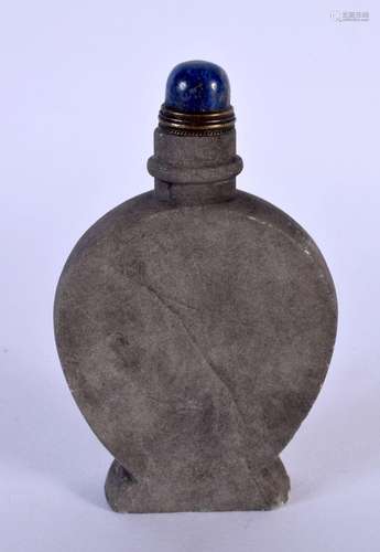 A CHINESE CARVED STONE SNUFF BOTTLE 20th Century. 10.5 cm x ...