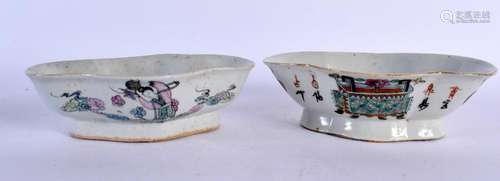 A PAIR OF EARLY 20TH CENTURY CHINESE PORCELAIN LOBED DISH La...