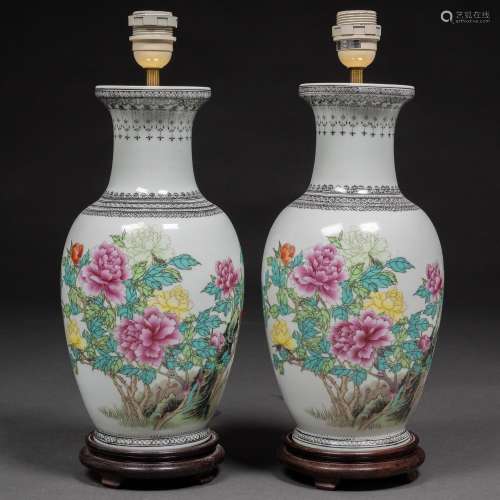 Arte Oriental
Paire de vases en porcelaine de Chine, 20