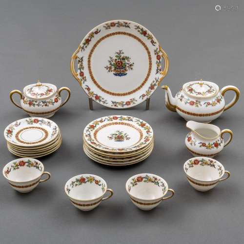 Artes Decorativas
Service à thé et à café en porcelaine