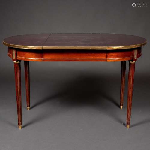 Muebles
Table à rallonge de style Louis XVI en acajou a