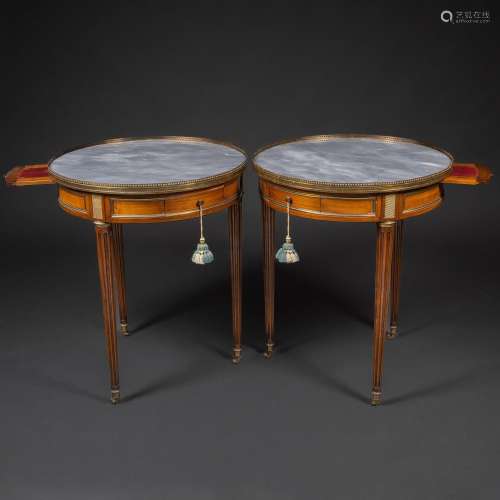 Muebles
Paire de géridons de style Louis XVI en acajou