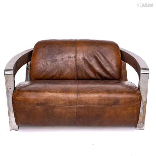 Muebles
Canapé en acier chromé recouvert de cuir marron