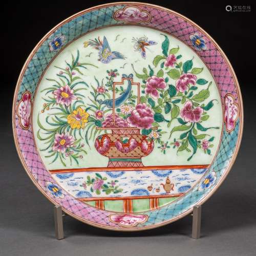 Arte Oriental
Plat familial en porcelaine rose du 20e s