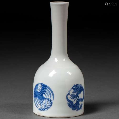 Arte Oriental
Vase bleu et blanc en porcelaine d'os, pr