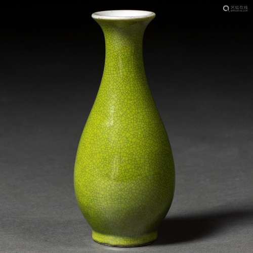 Arte Oriental
Vase en porcelaine de Chine, 20e siècle.