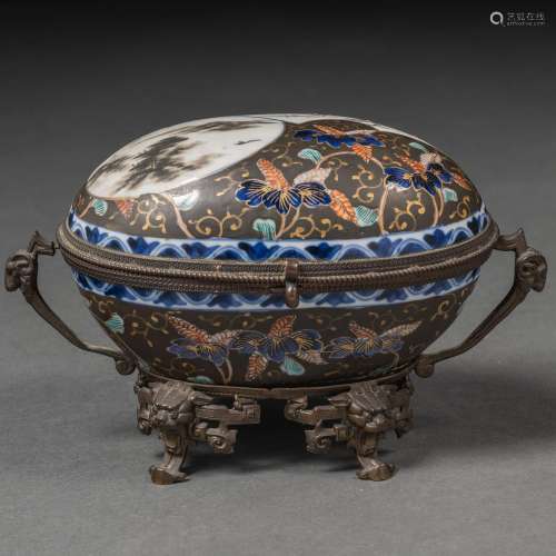 Arte Oriental
Boîte en porcelaine japonaise avec applic
