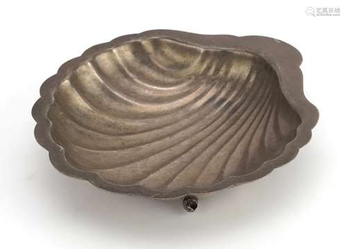 Egyptian shell shaped silver dish raised on three feet, 12cm...