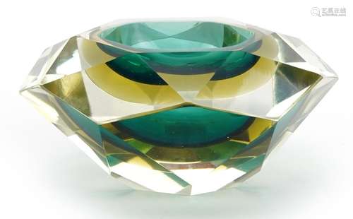 Murano Sommerso three colour glass facetted dish, 15cm in di...