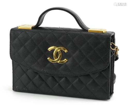 Ladies Chanel quilted handbag with shoulder strap, 20.5cm wi...