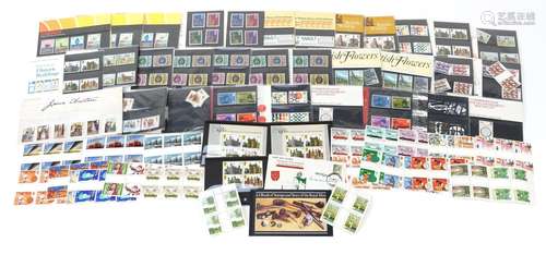 Selection of Royal Mint presentation packs including Commonw...