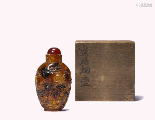 A Honey Stone Pine Scholar Snuff Bottle, Qianlong Mark