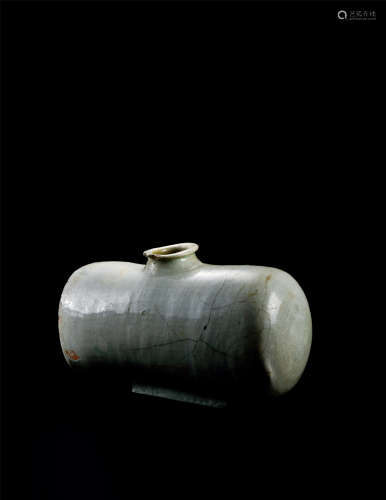 18世纪   白瓷茧型壶