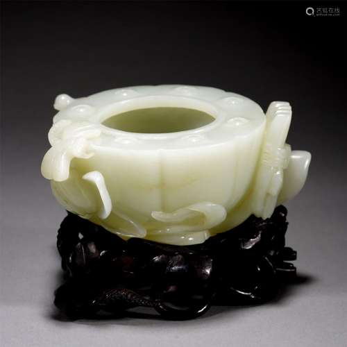 A WHITE JADE CARVED LOTUS SEED BRUSH WASHRE,QING