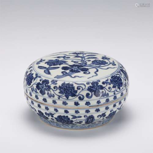 A CHINESE BLUE AND WHITE PORCELAIN ROUND BOX,XUANDE