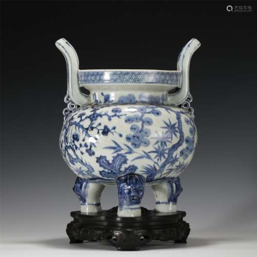 A CHINESE BLUE AND WHITE PORCELAIN TRIPOD CENSER