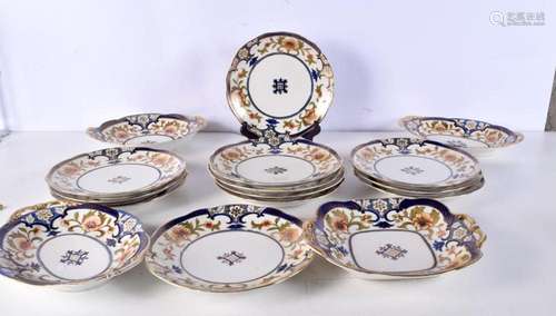 A Japanese Noritake dinner service decorated with foliage. (...