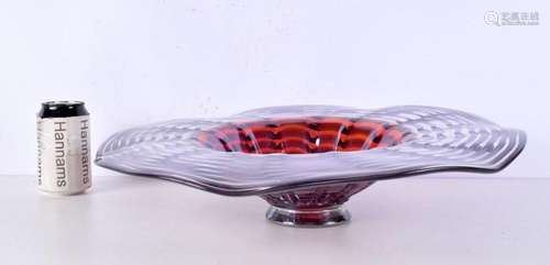 A large glass bowl 8 x 44 cm.