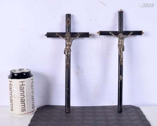 A pair of Corpus Christie crucifix 26 cm (2).