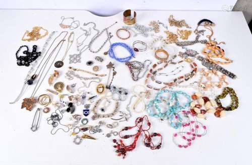 A collection of costume jewellery (Qty)