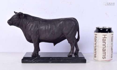 A bronze bull on a marble plinth 17 x 27 cm.