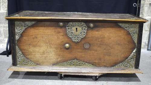 An 18th century wooden and copper bound Zanzibar chest 53 .5...