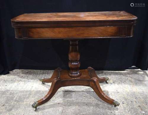 A Georgian mahogany card table 71 x 91 x 89 cm.