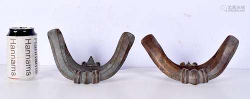 A pair of early bronze stirrups 12 x 23 cm