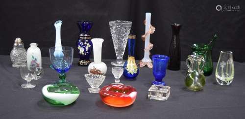 A collection of vintage glass (20).