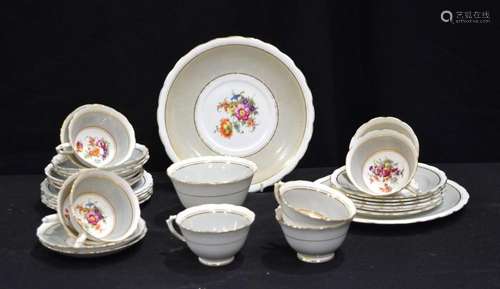 A New Chelsea China tea service (31).