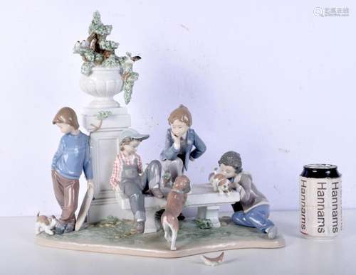 Boxed Lladro figure "Puppy dog tails " 38 x 38 cm.