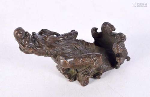 A Chinese bronze scroll weight in the form of a dragon. 9 cm...