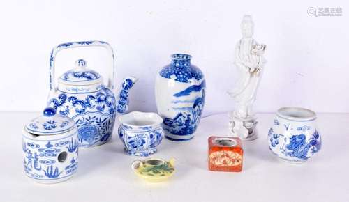 A group of Chinese blue and white porcelain, together with a...