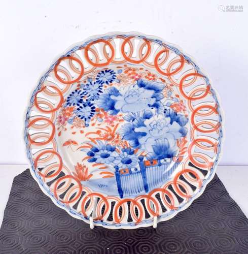 An early 20th century Japanese Imari porcelain reticulated d...